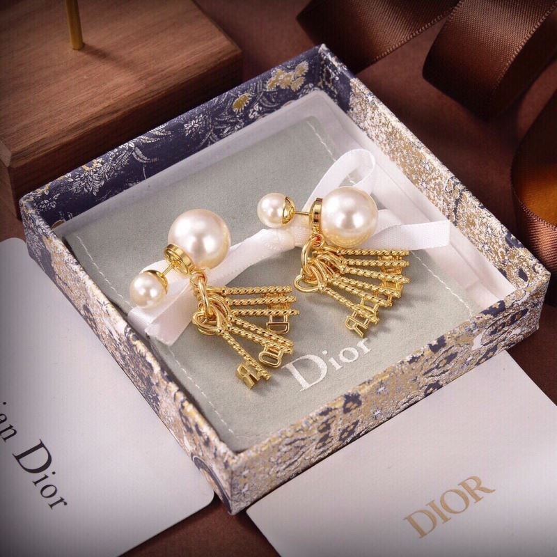 CHRISTIAN DIOR